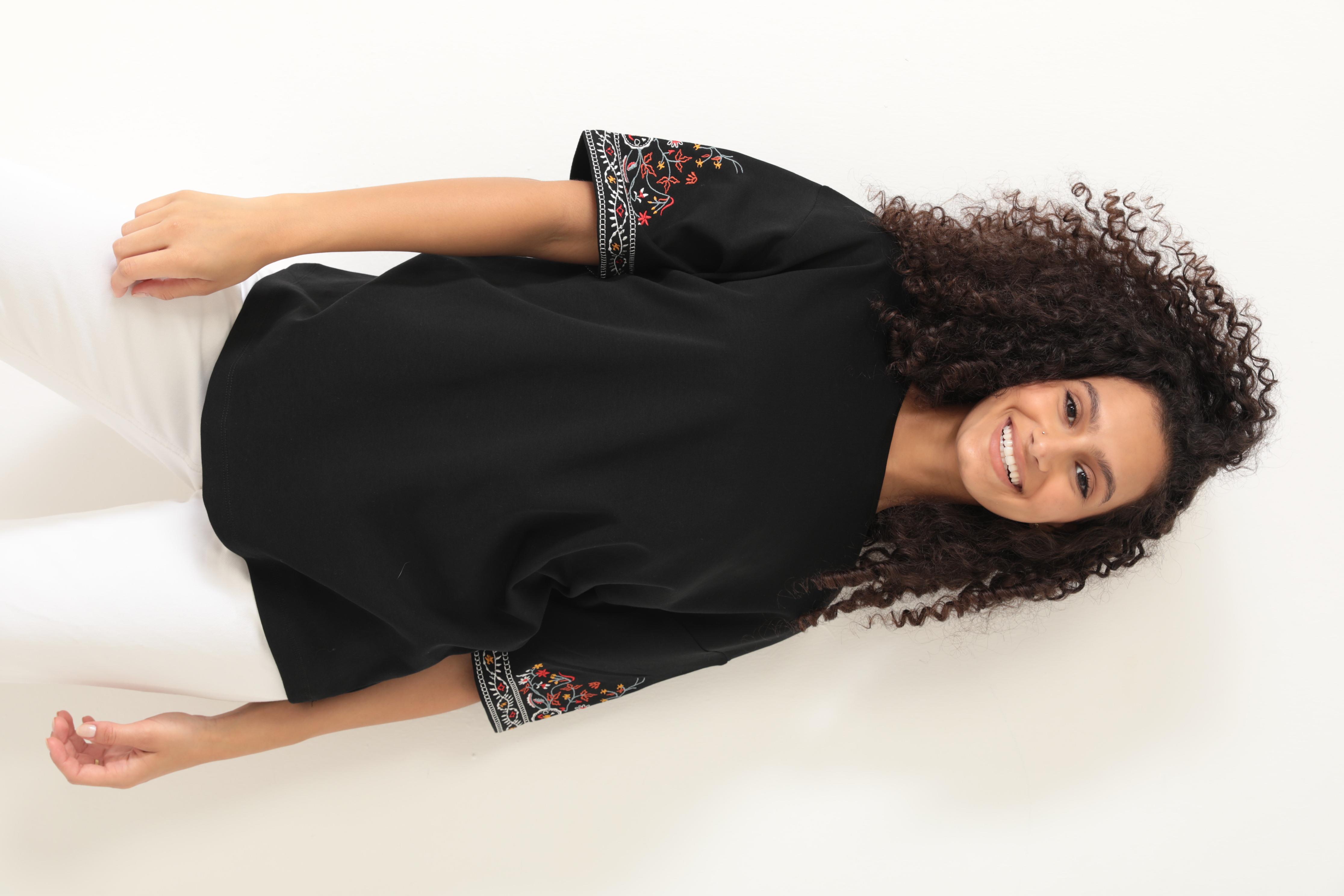 Amida Siyah Kolları Etnik Nakışlı Oversize Kısa Kollu Kadın T-shirt- 2406