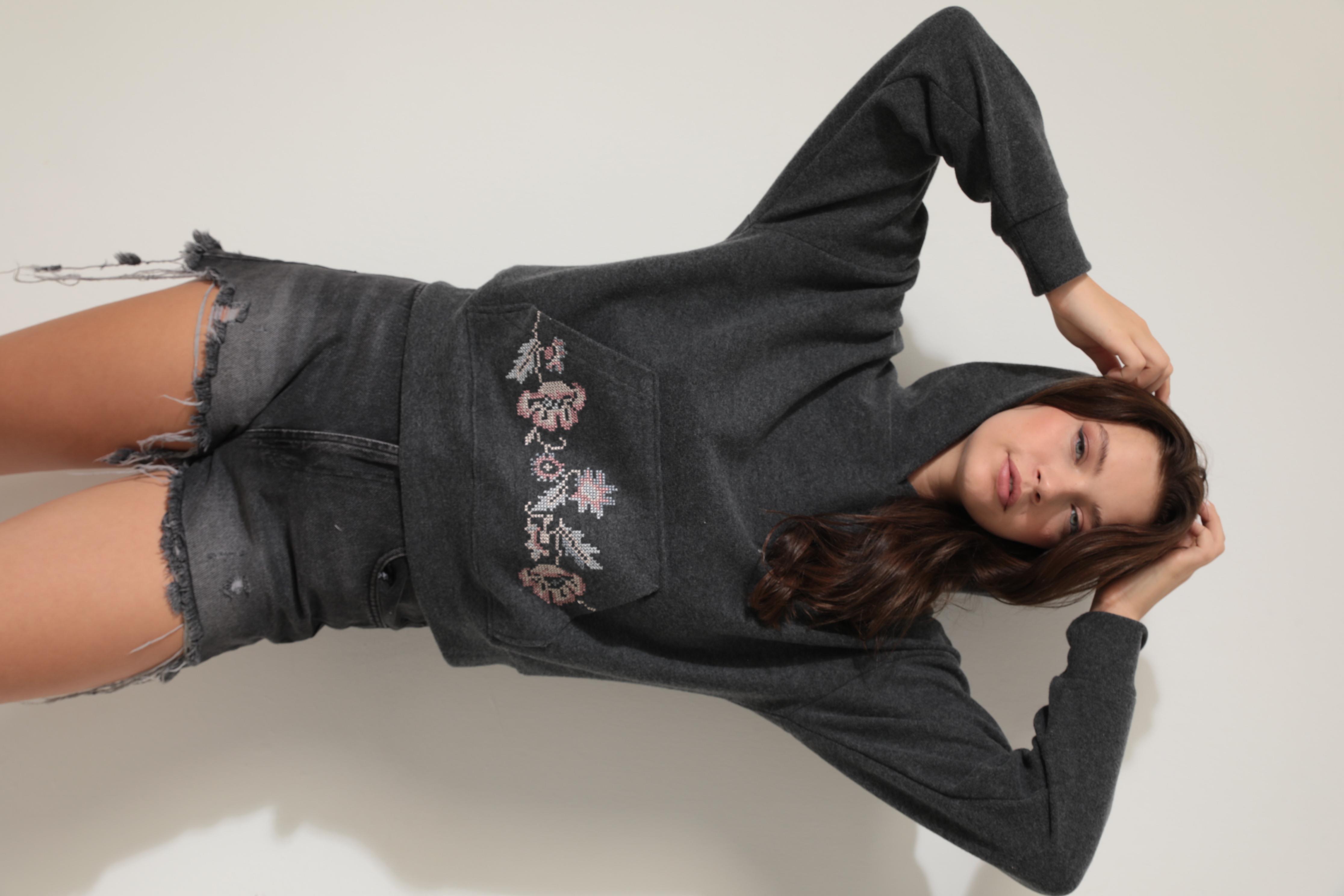 Antrasit Önü Kanaviçe Nakışlı Kanguru Cepli Kapüşonlu Selanik Sweatshirt - 2431
