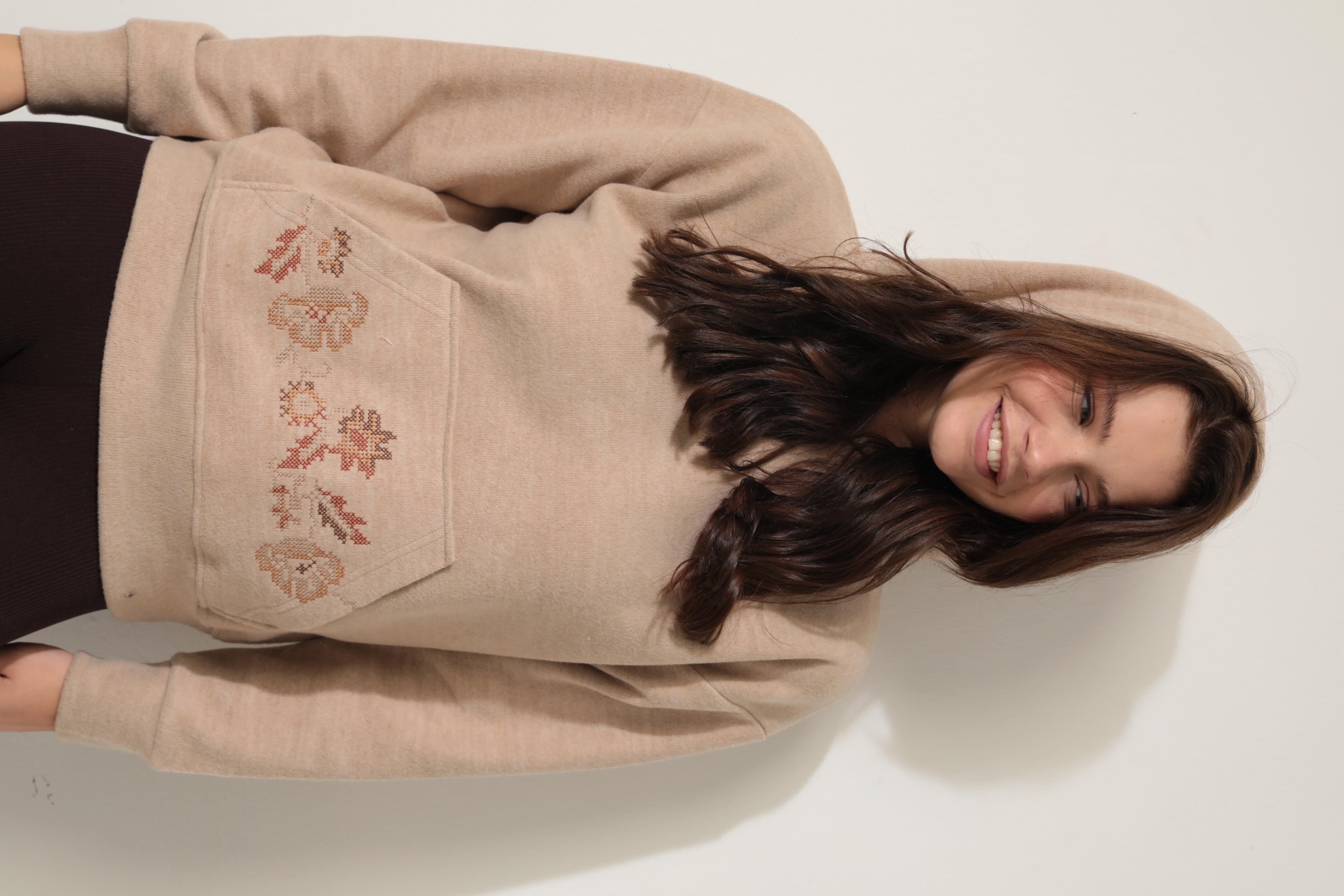 Bej Önü Kanaviçe Nakışlı Kanguru Cepli Kapüşonlu Selanik Sweatshirt - 2431