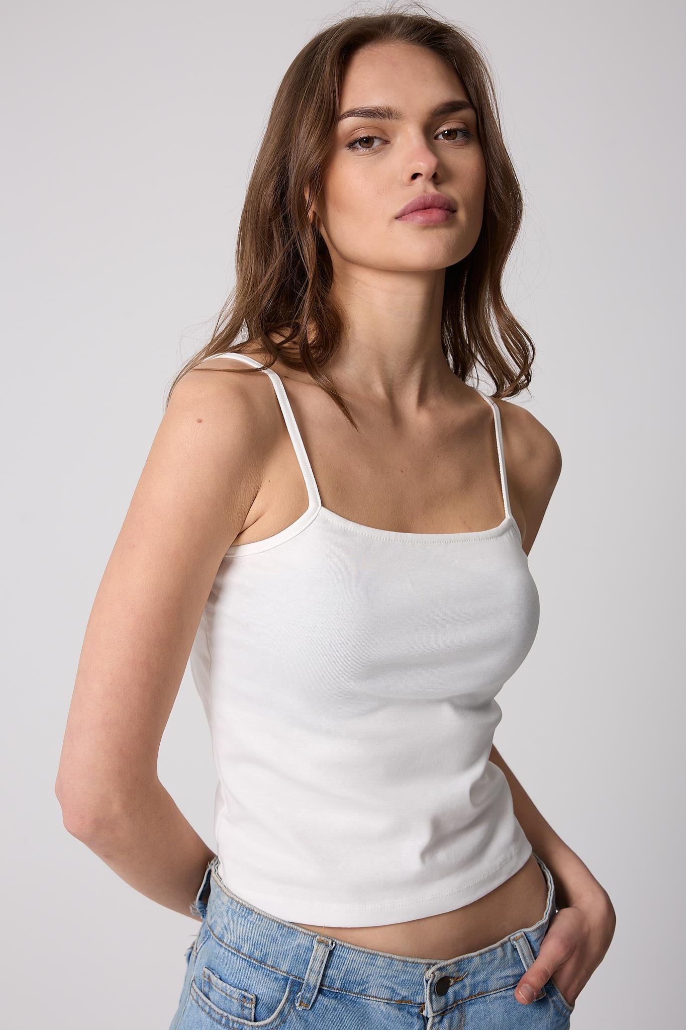 Beyaz Kadın Ince Ip Askılı Basic Crop Atlet -2466