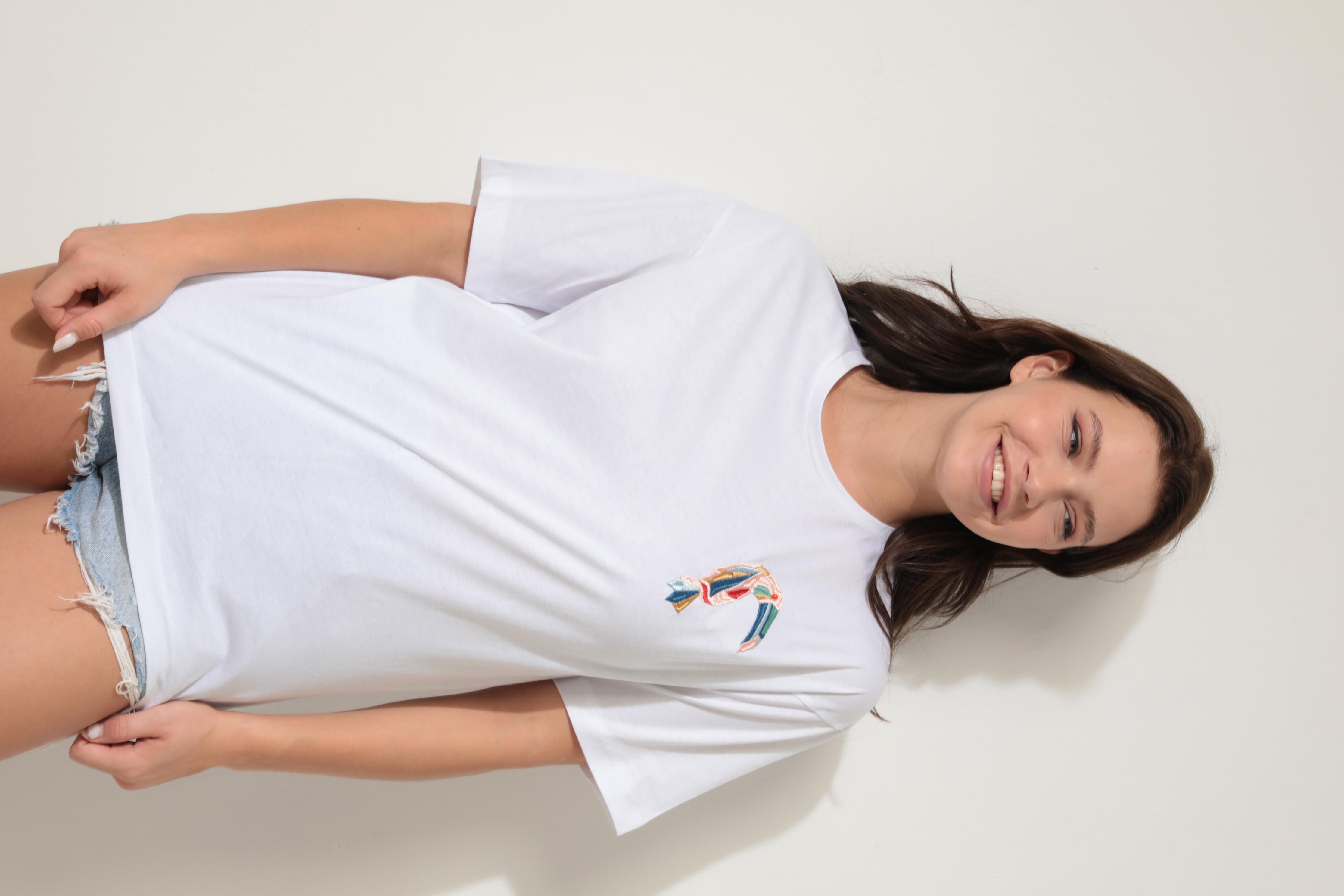 Beyaz Papağan Nakışlı Bisiklet Yaka Oversize Kısa Kollu Kadın T-shirt- 2422