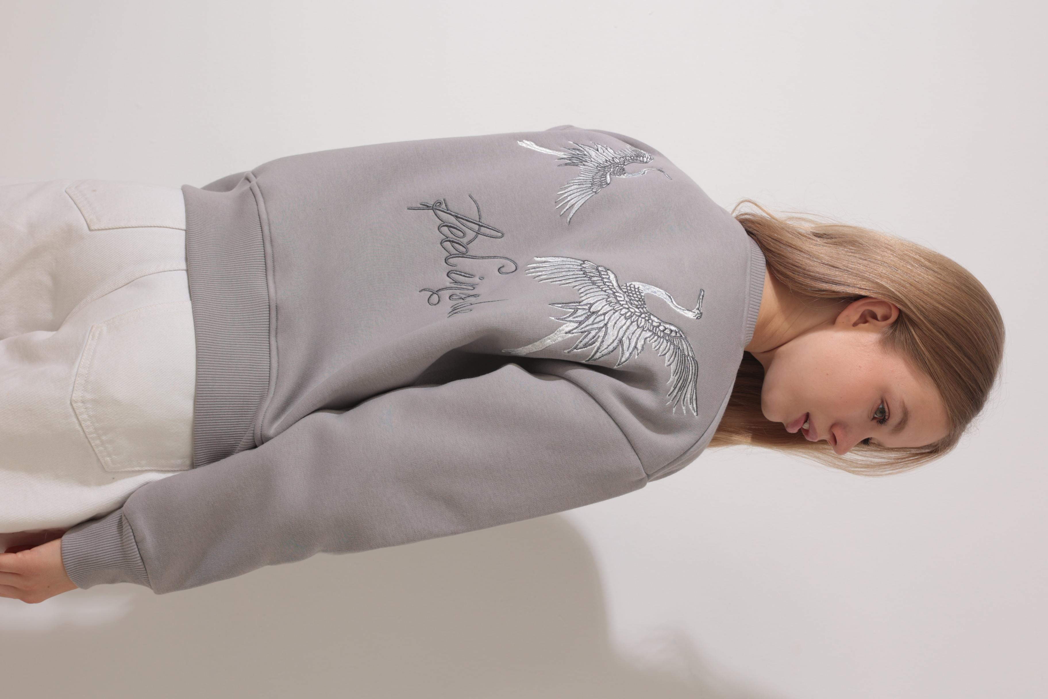 Gri Sırtı Leylek Nakış İşlemeli Bisiklet Yaka Sweatshirt - 2436