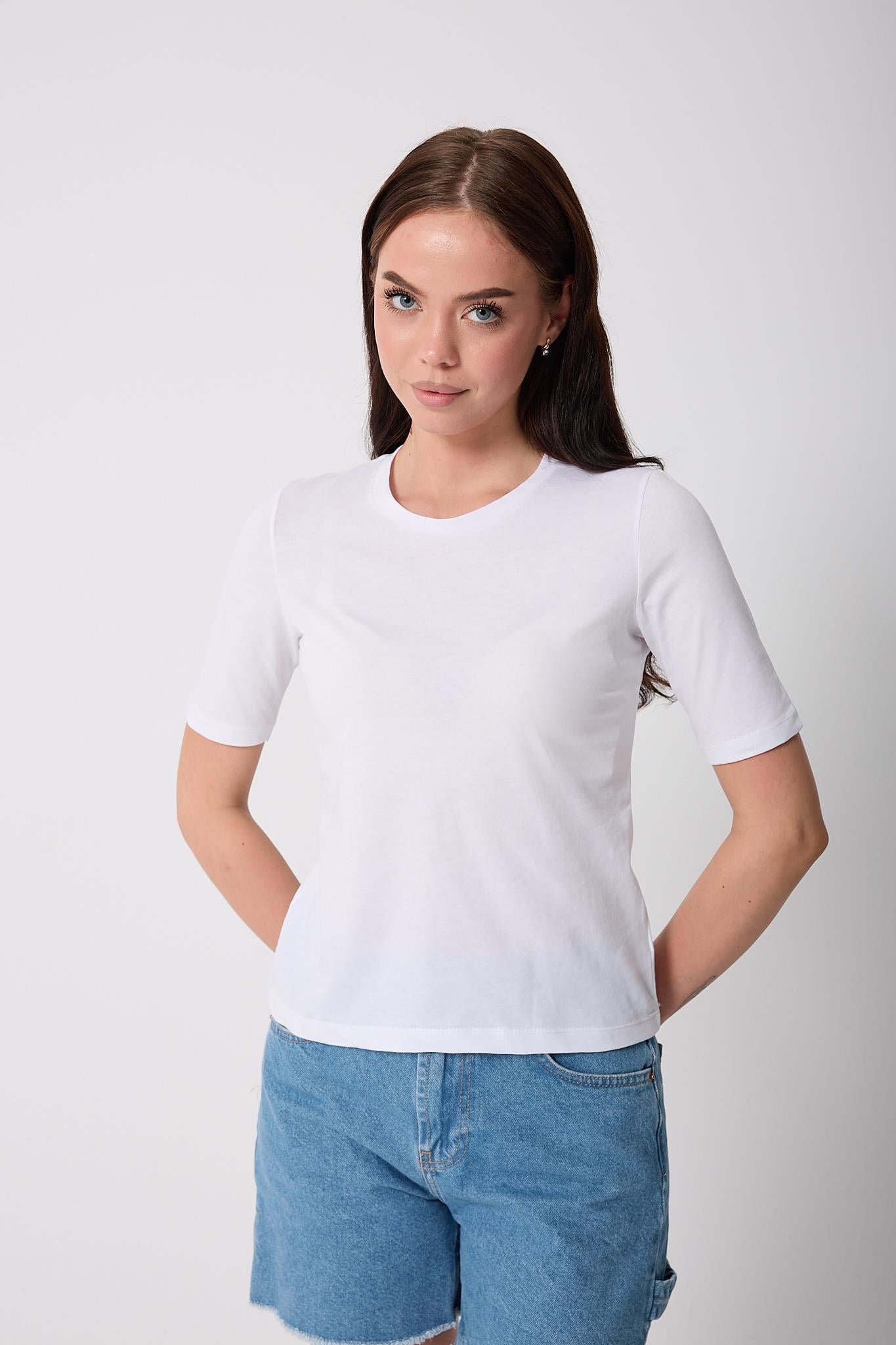 Kadın Beyaz Likralı Yarım Kollu Basic T-shirt - 2524