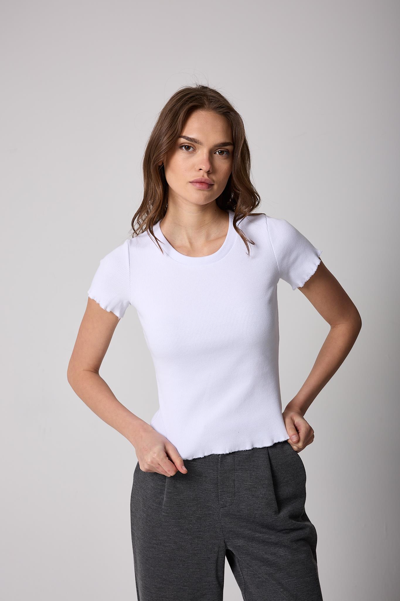 Kadın T-Shirt Beyaz Fitilli Slim Fit Kısa Kol Baby Overlok Detaylı Basic - 2511
