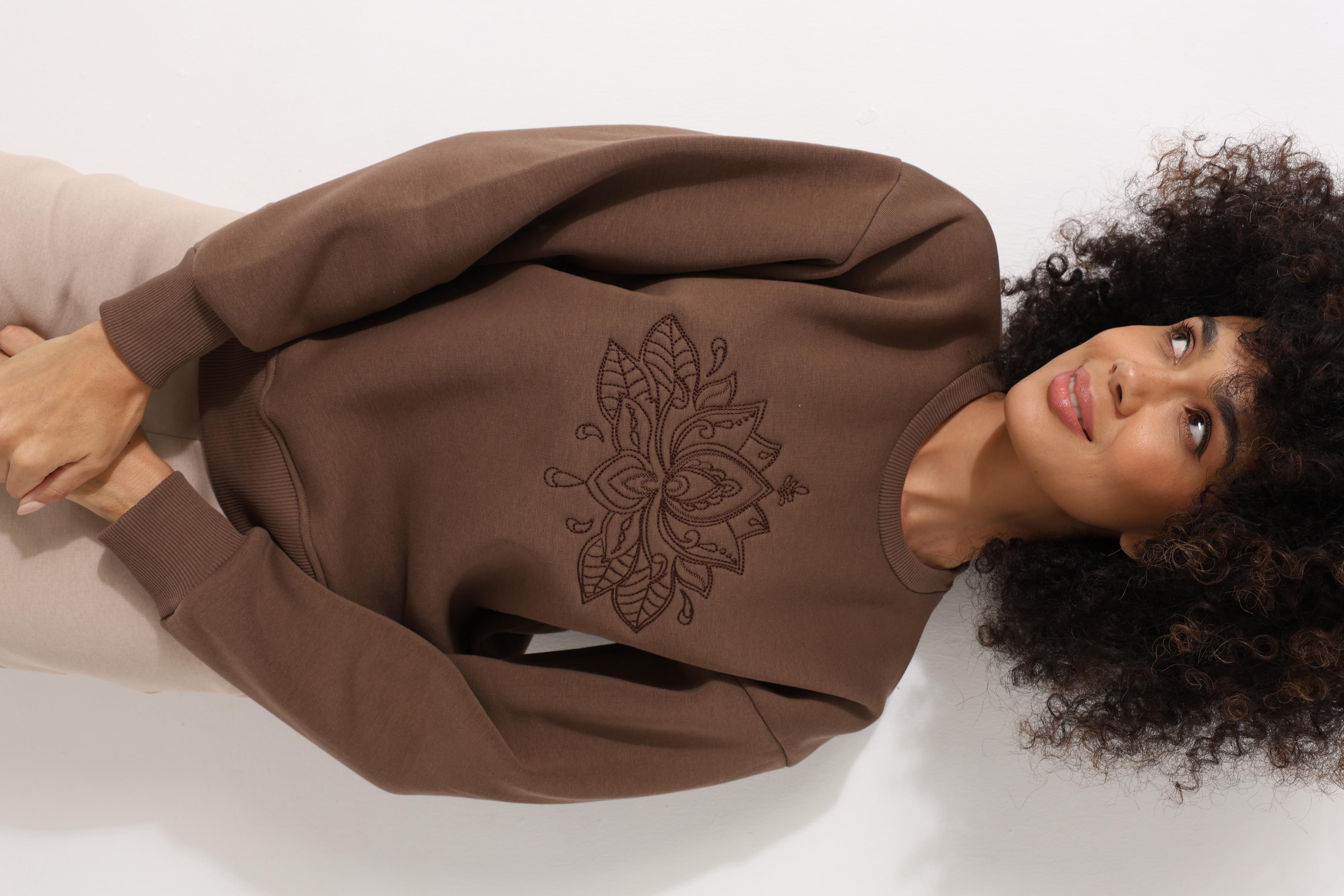 Kahverengi Önü Lotus Çiçeği Nakış İşlemeli Bisiklet Yaka Oversize Kadın Sweatshirt - 2447