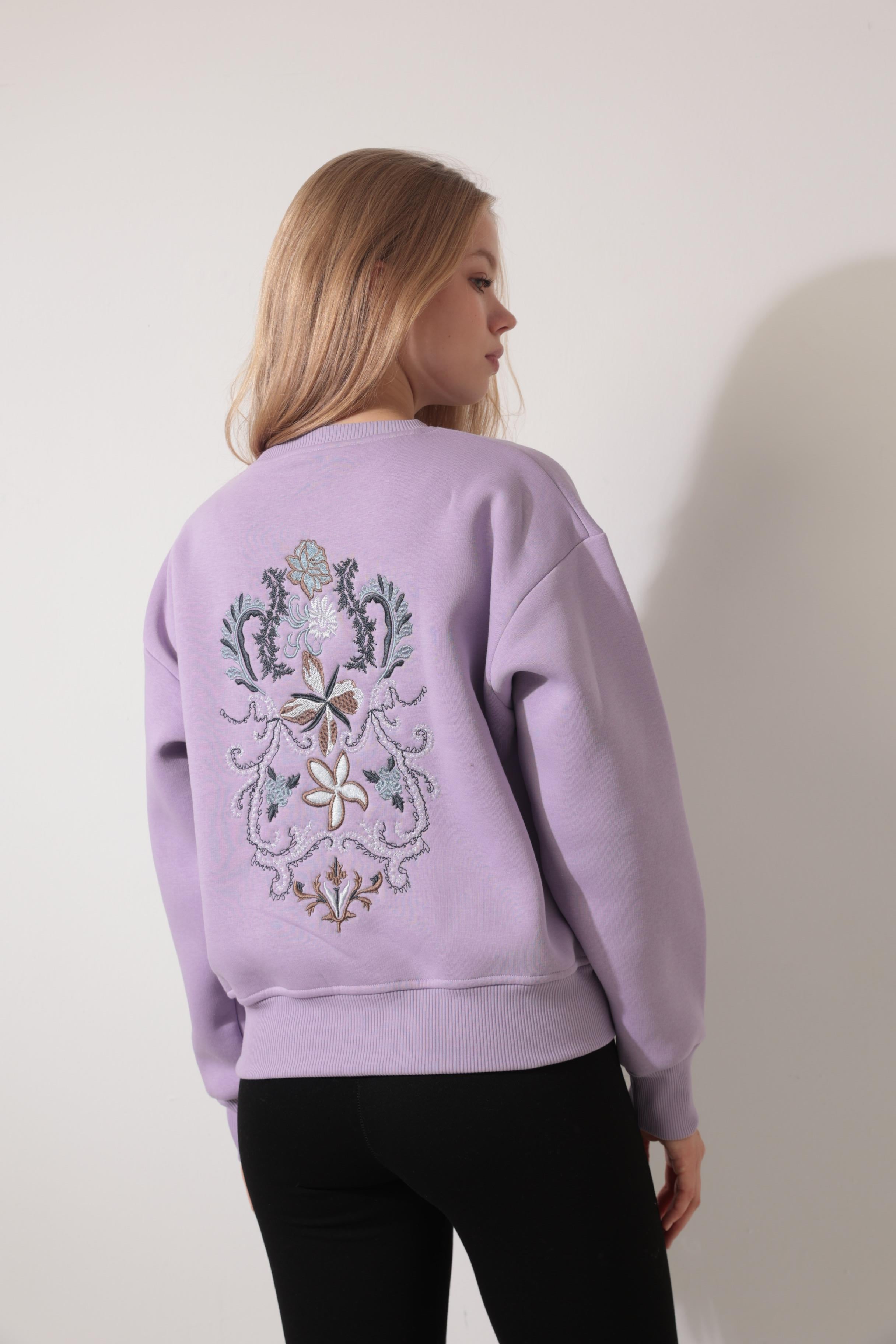 Lila Sırtı Etnik Çiçek Nakış İşlemeli Bisiklet Yaka Sweatshirt - 2438