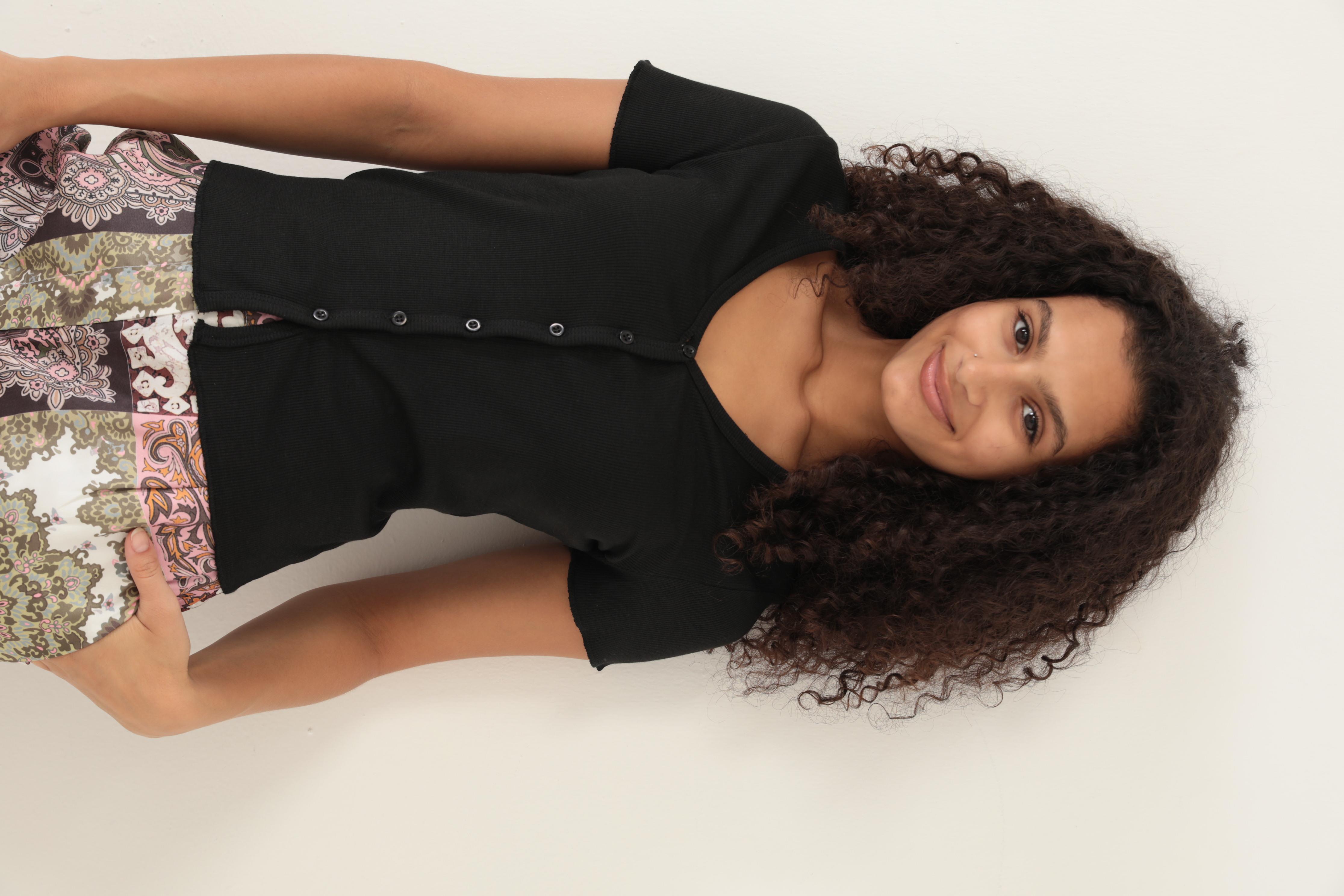 Siyah Fitilli Görünümlü V Yaka Önden Düğmeli Basic Kadın T-shirt- 2417
