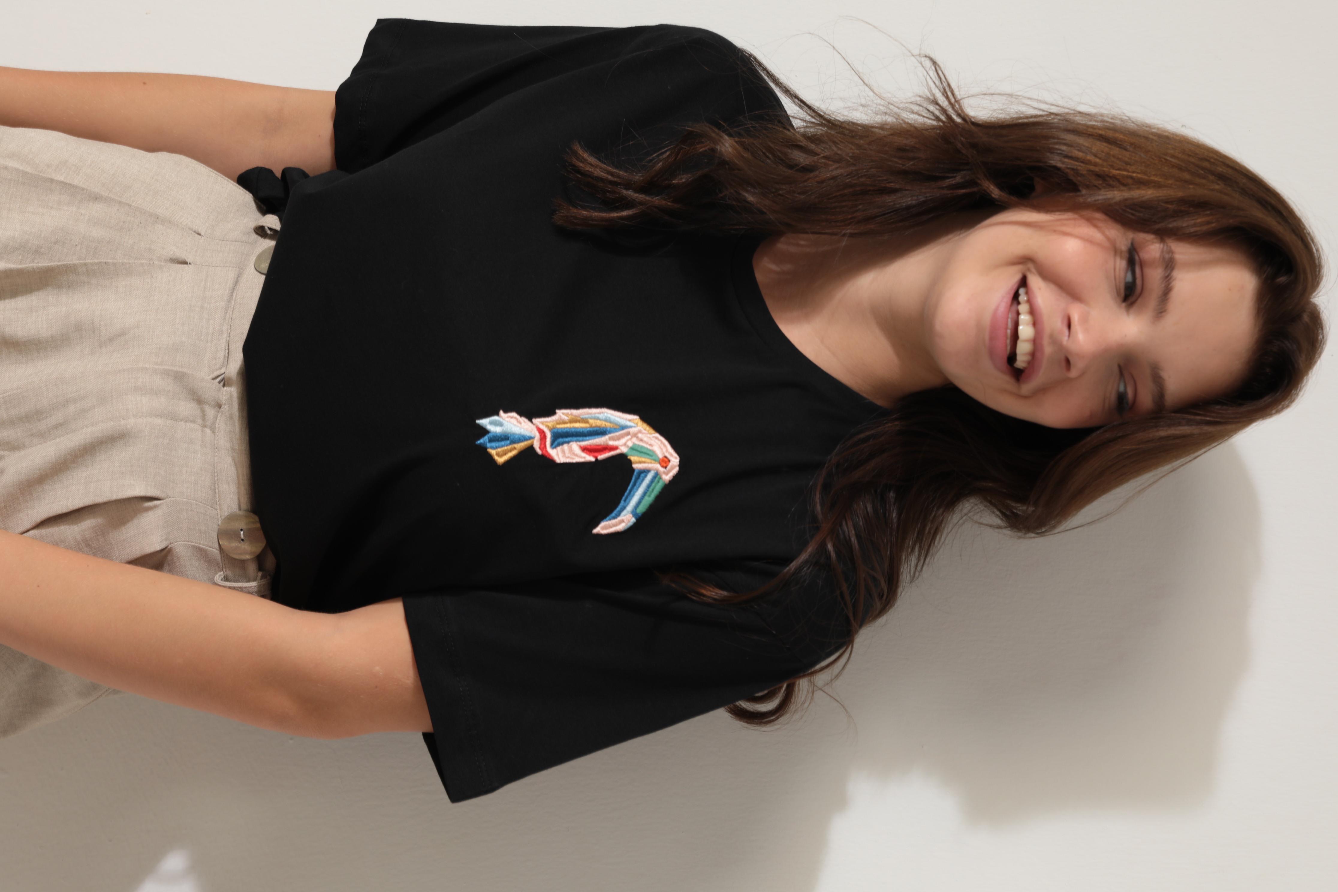 Siyah Papağan Nakışlı Bisiklet Yaka Oversize Kısa Kollu Kadın T-shirt- 2421