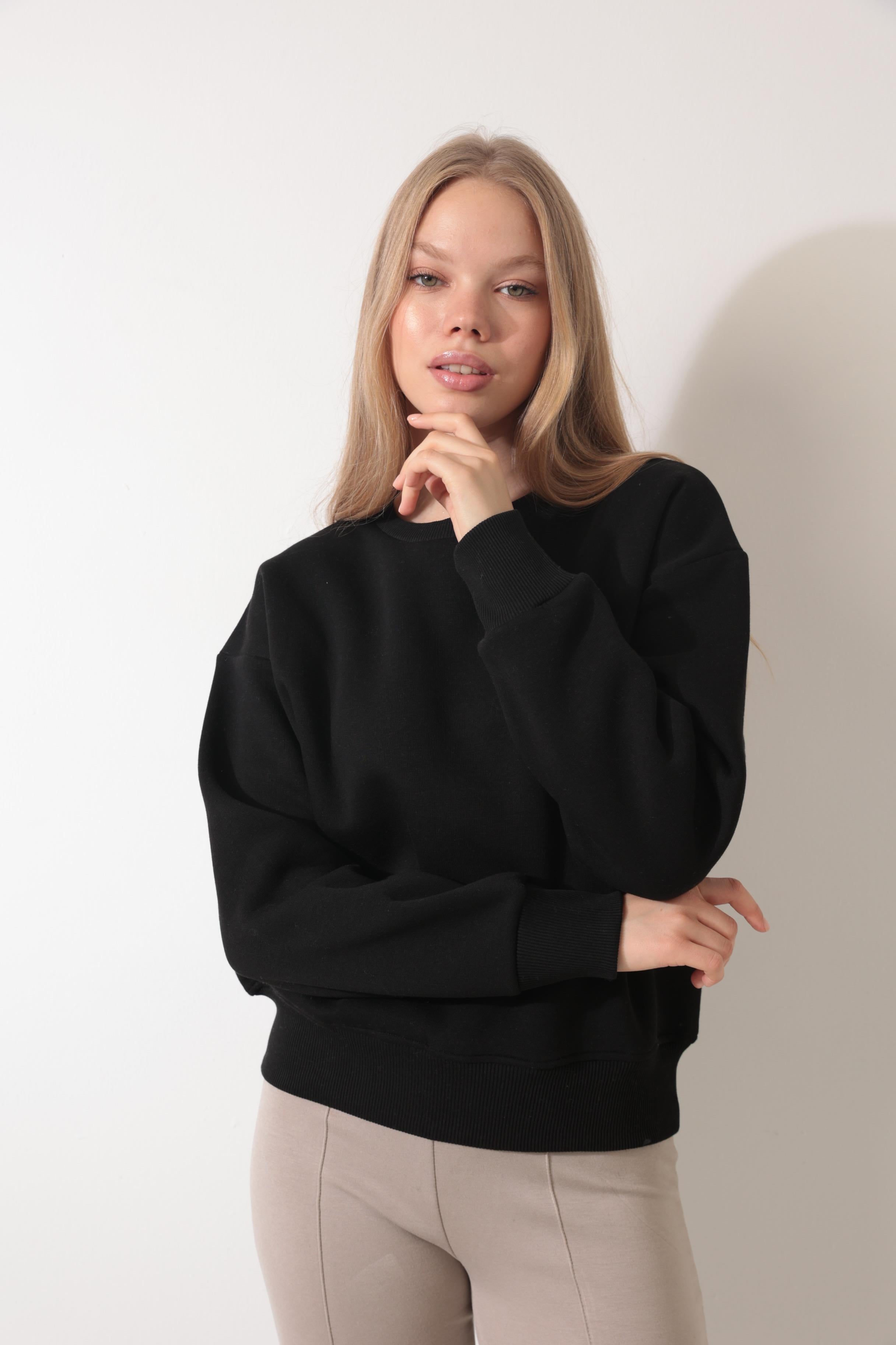 Siyah Sırtı Etnik Çiçek Nakış İşlemeli Bisiklet Yaka Sweatshirt - 2438