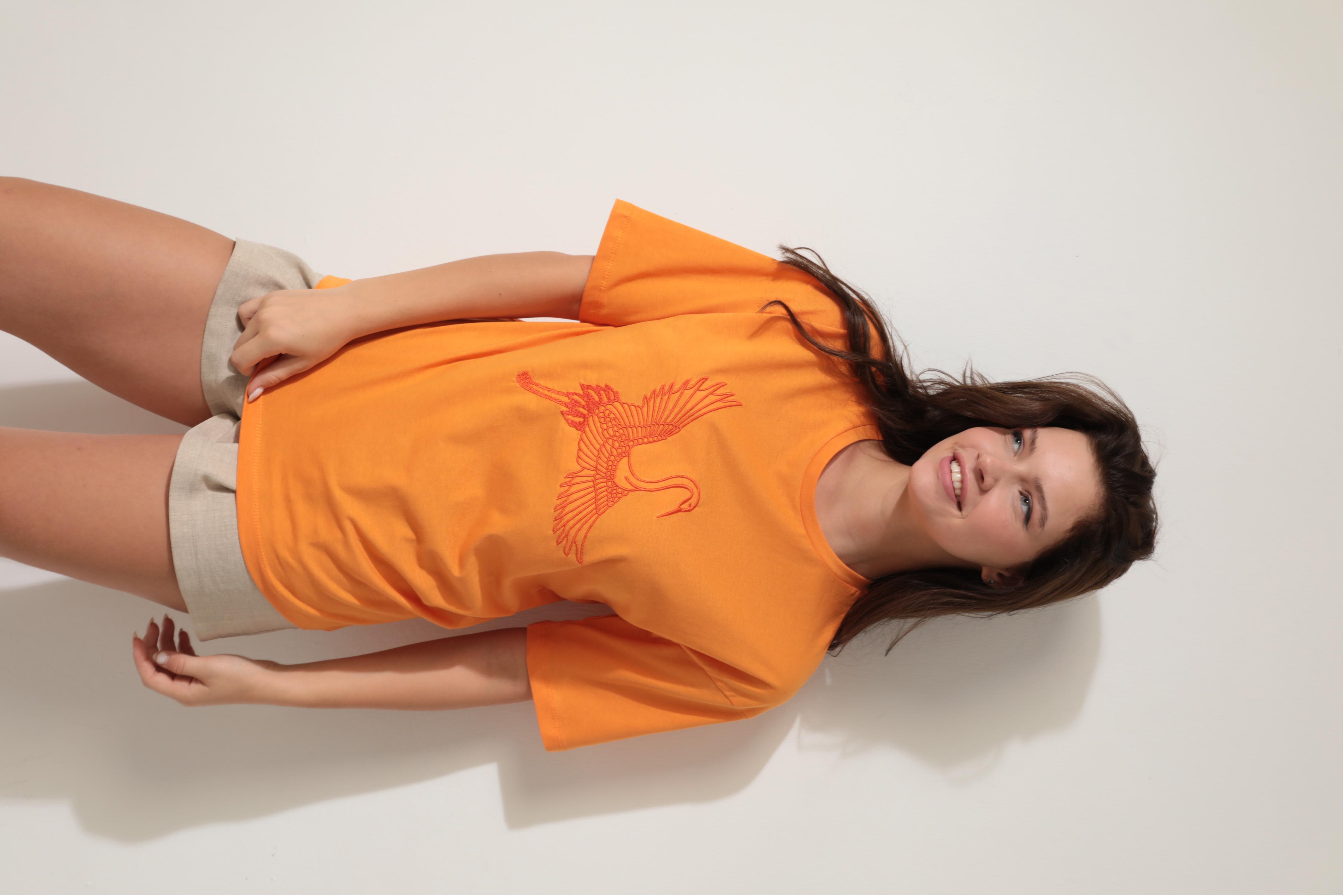 Turuncu Önü Leylek Nakışlı Bisiklet Yaka Oversize Kısa Kollu Kadın T-shirt- 2421
