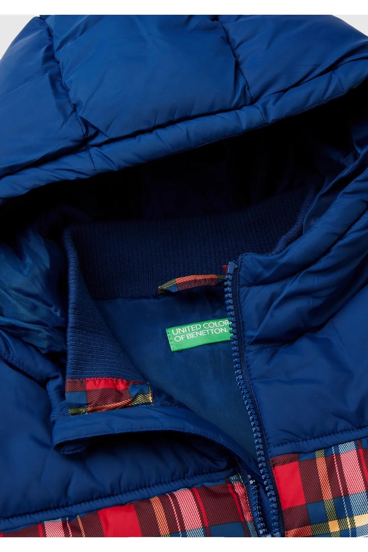 United Colors of Benetton Erkek Çocuk Mavi Mix Desenli Kapüşonlu Pufa Yelek J00S