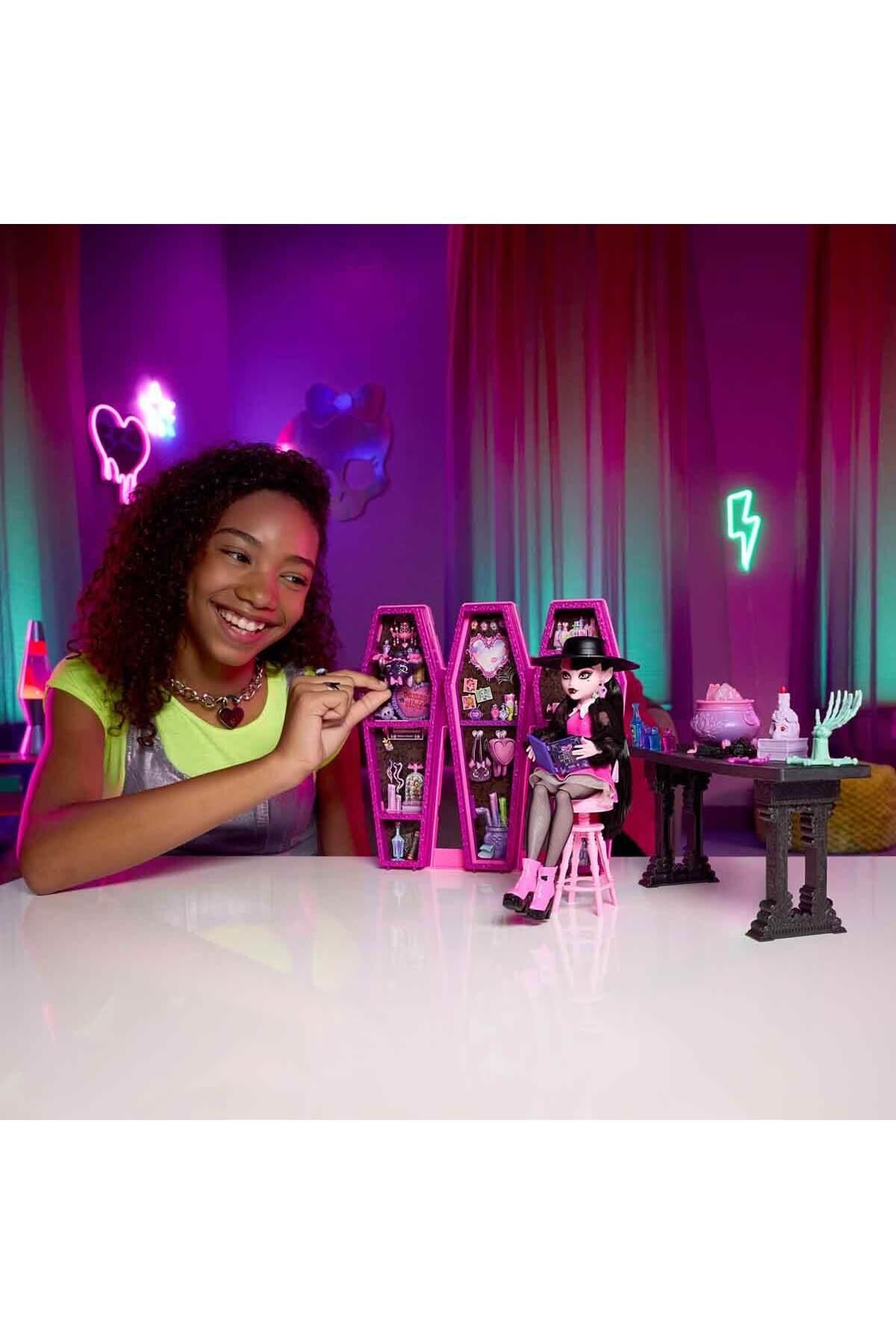 Monster High Draculauranın Gizli İksirler Odası Oyun Seti JBF15