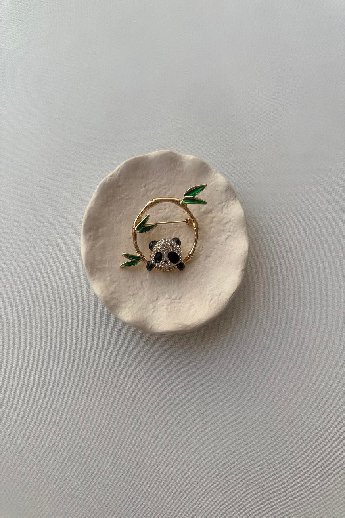 DAİRE İÇİNDE PANDA BROŞ
