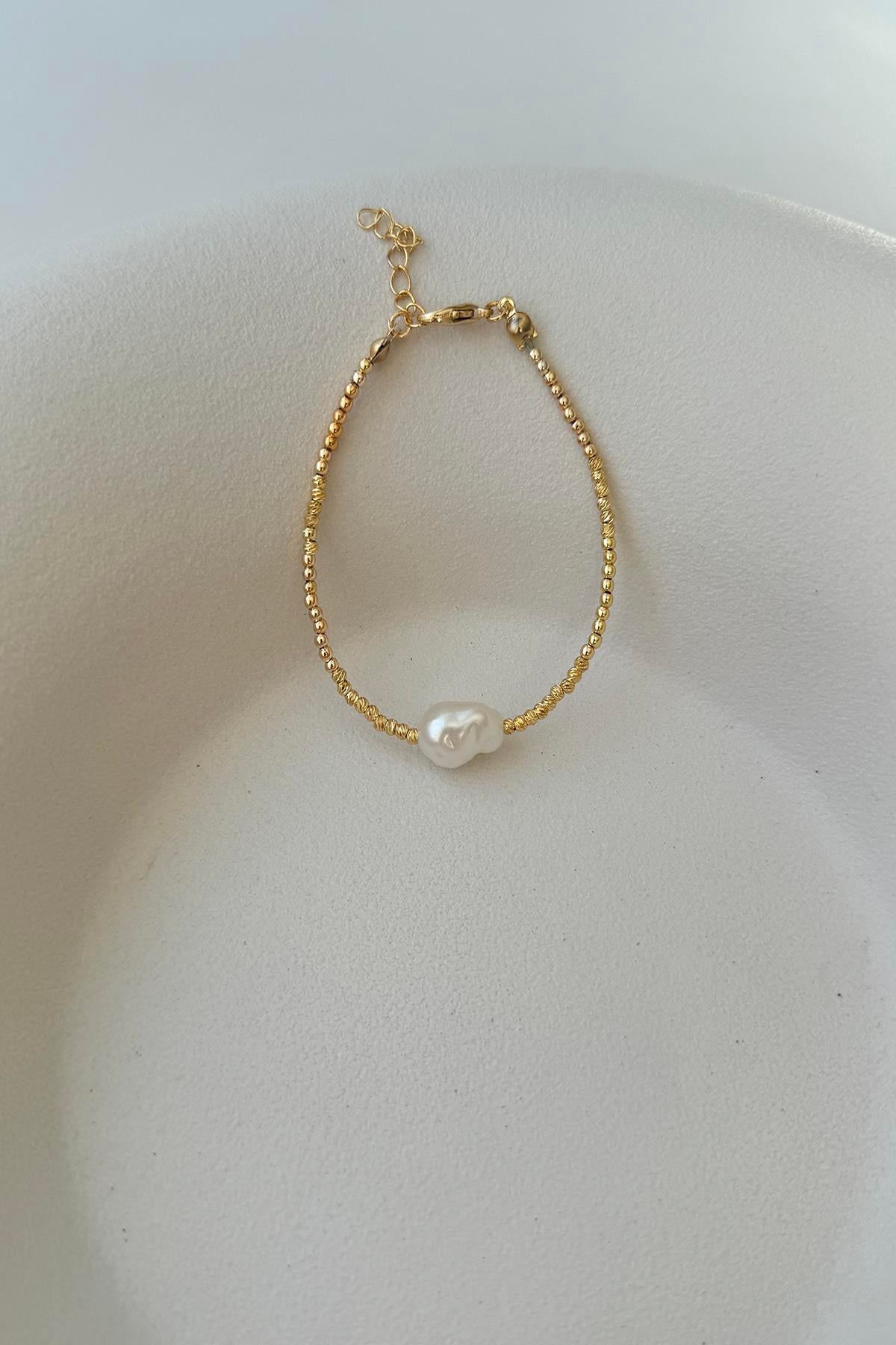 GOLD DORİKALI İNCİ DETAY BİLEKLİK