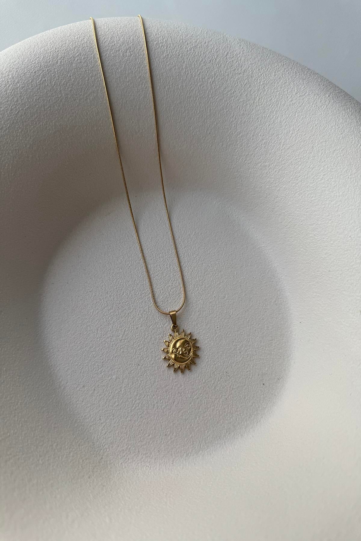 GOLD GÜNEŞ FORM ÇELİK KOLYE