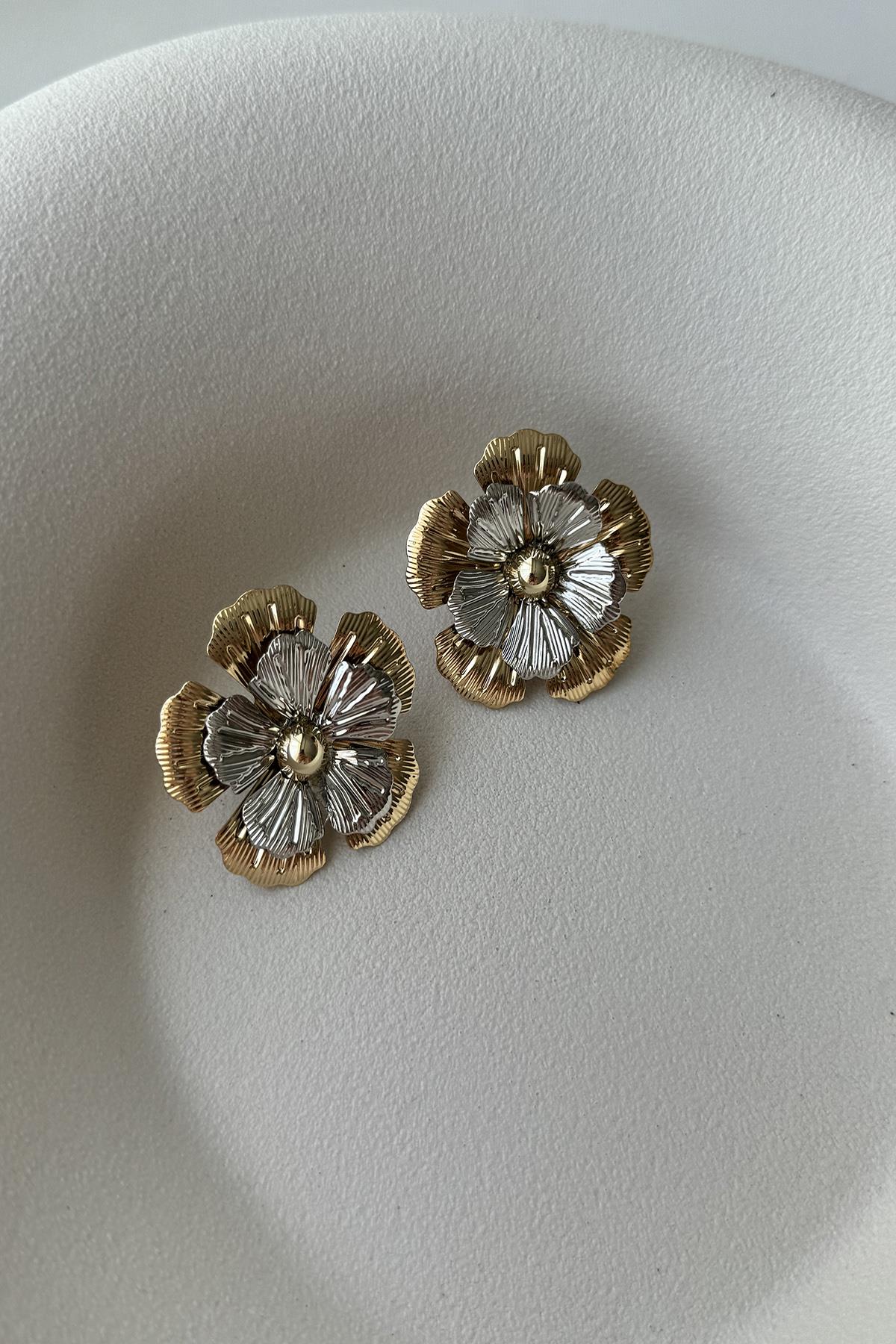 GOLD PLAKANIN ÜZERİNDE SİLVER PLAKA ÇİÇEK KÜPE