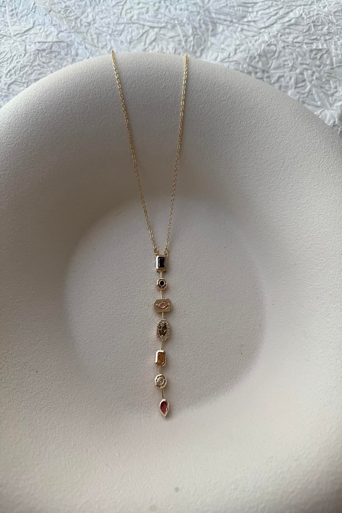 MARKA MODEL RENKLİ TAŞ DETAY GOLD KOLYE