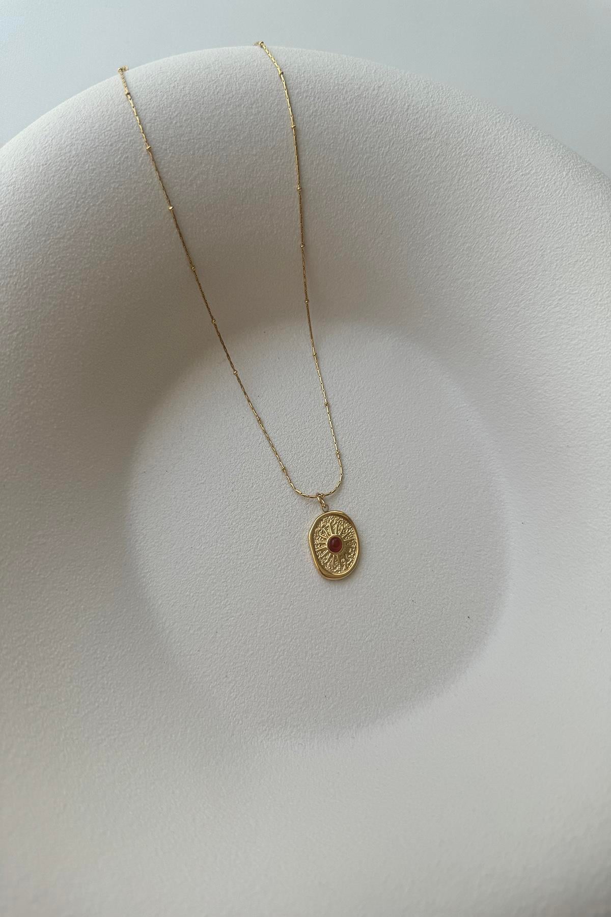 VİNTAGE ORTASI KIRMIZI TAŞLI OVAL PLAKA ÇELİK KOLYE