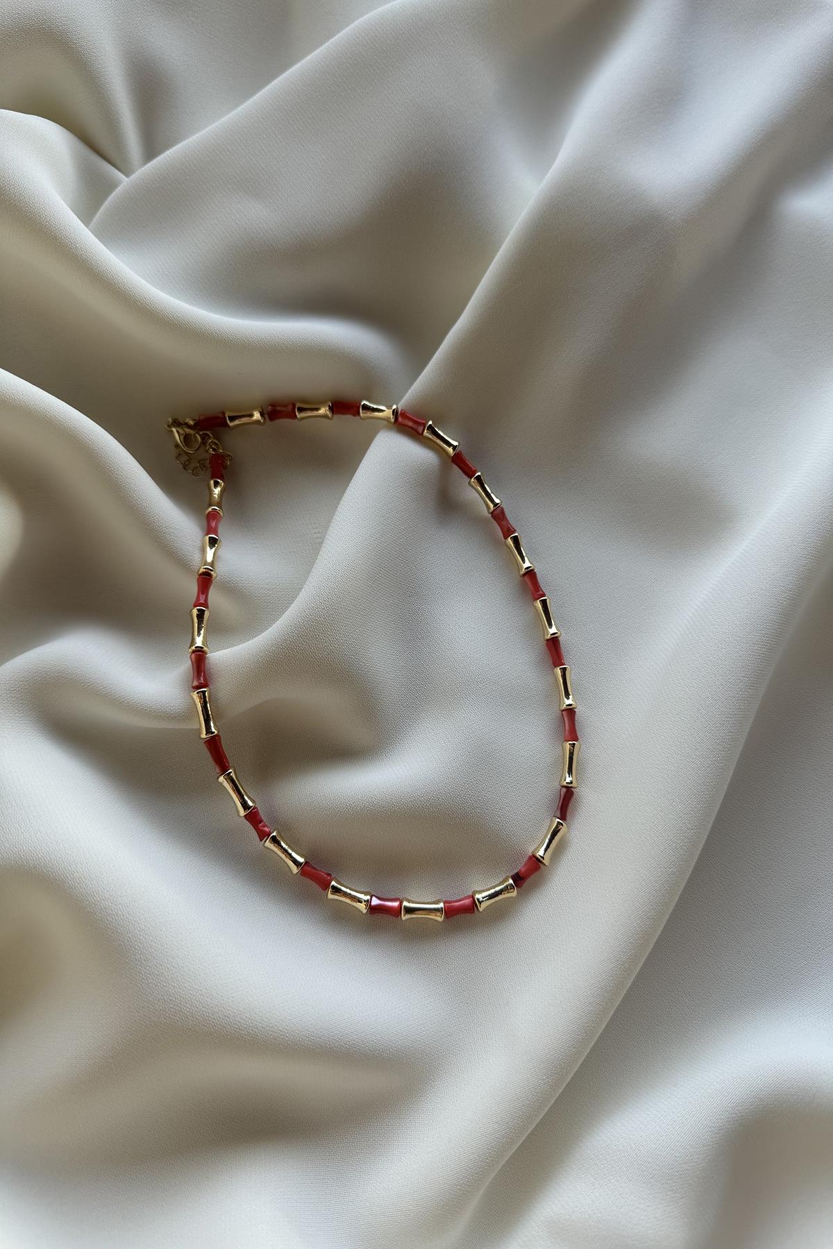 KIRMIZI  KEMİK GOLD DETAY MİNİMAL KOLYE