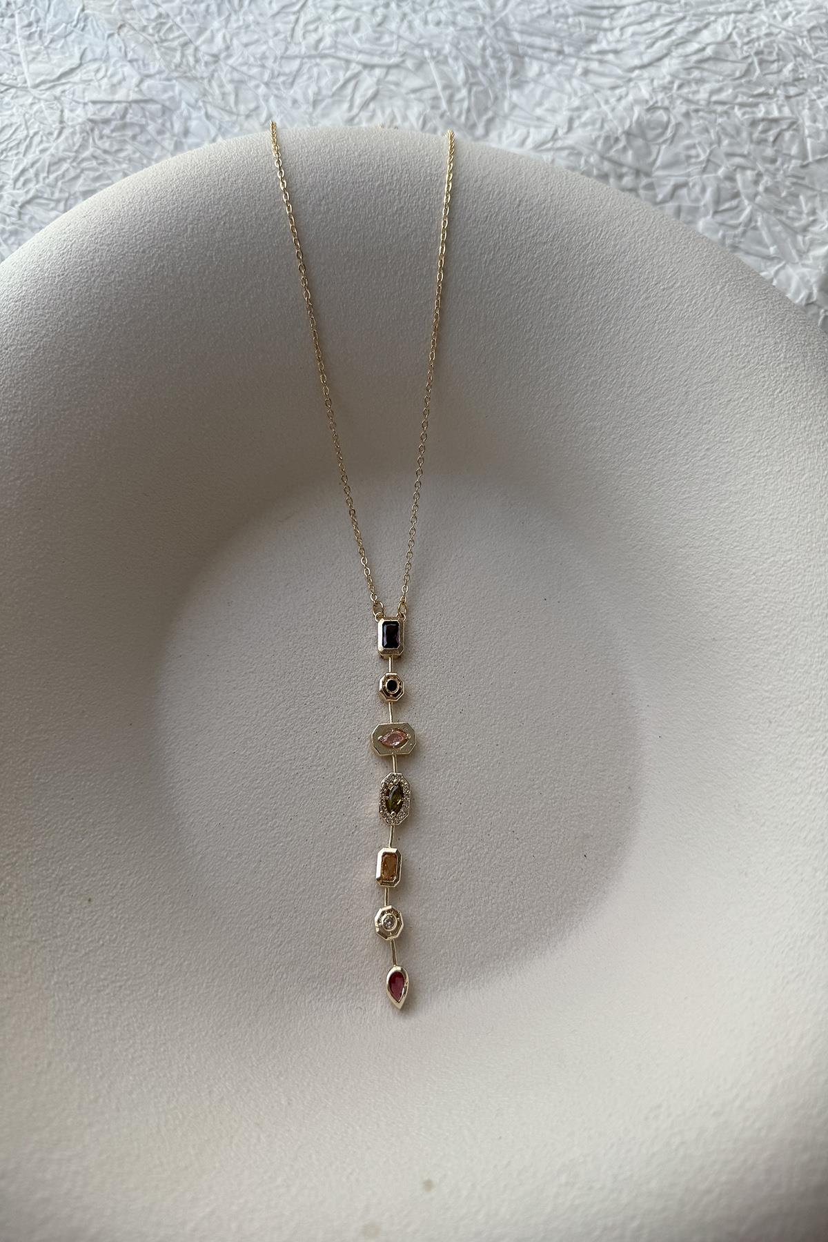 MARKA MODEL RENKLİ TAŞ DETAY GOLD KOLYE