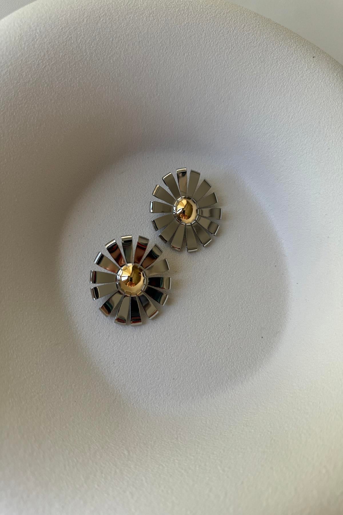 SİLVER ÇİÇEK PLAKA ORTASI GOLD KÜPE