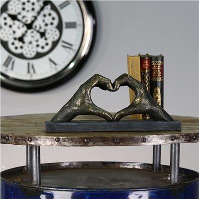 Gılde Heykel Kalp El Motifi Polyester Bronz Renkli L.10 cm W.36 cm H.15 cm