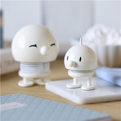 Hoptimist Bumble Sallanan Figür, Dekorasyon Small White 7,6 X 5,8 cm (Gülümse) 