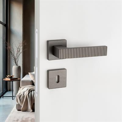 Tuna Rozetli Kapı Kolu Kalaylı Siyah Saten Renk