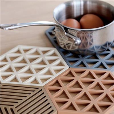 Üçgenler Sehpa Altı Bej 16x14x0.9 cm