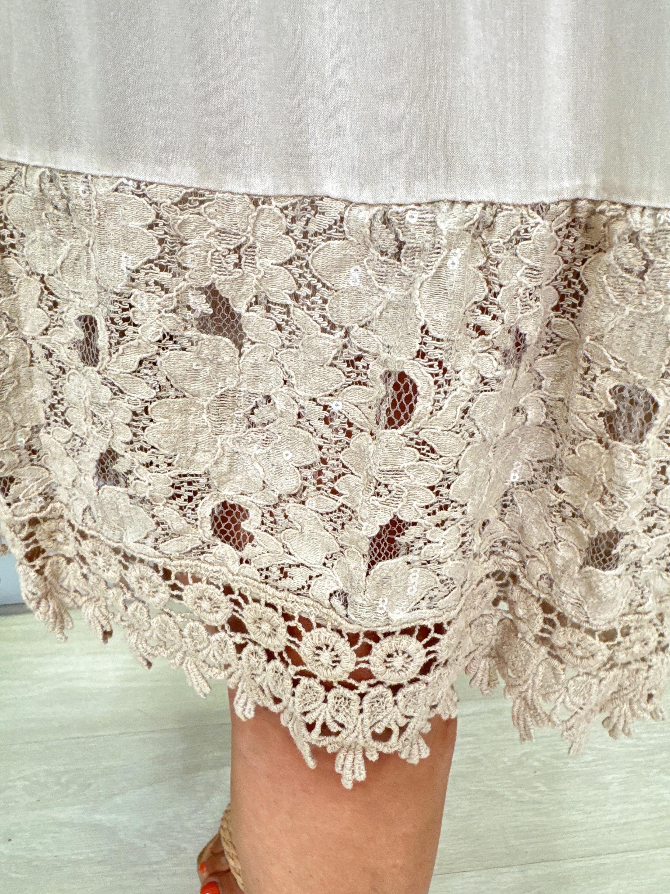 1350 Italyan Dantel Detay Elbise Taş