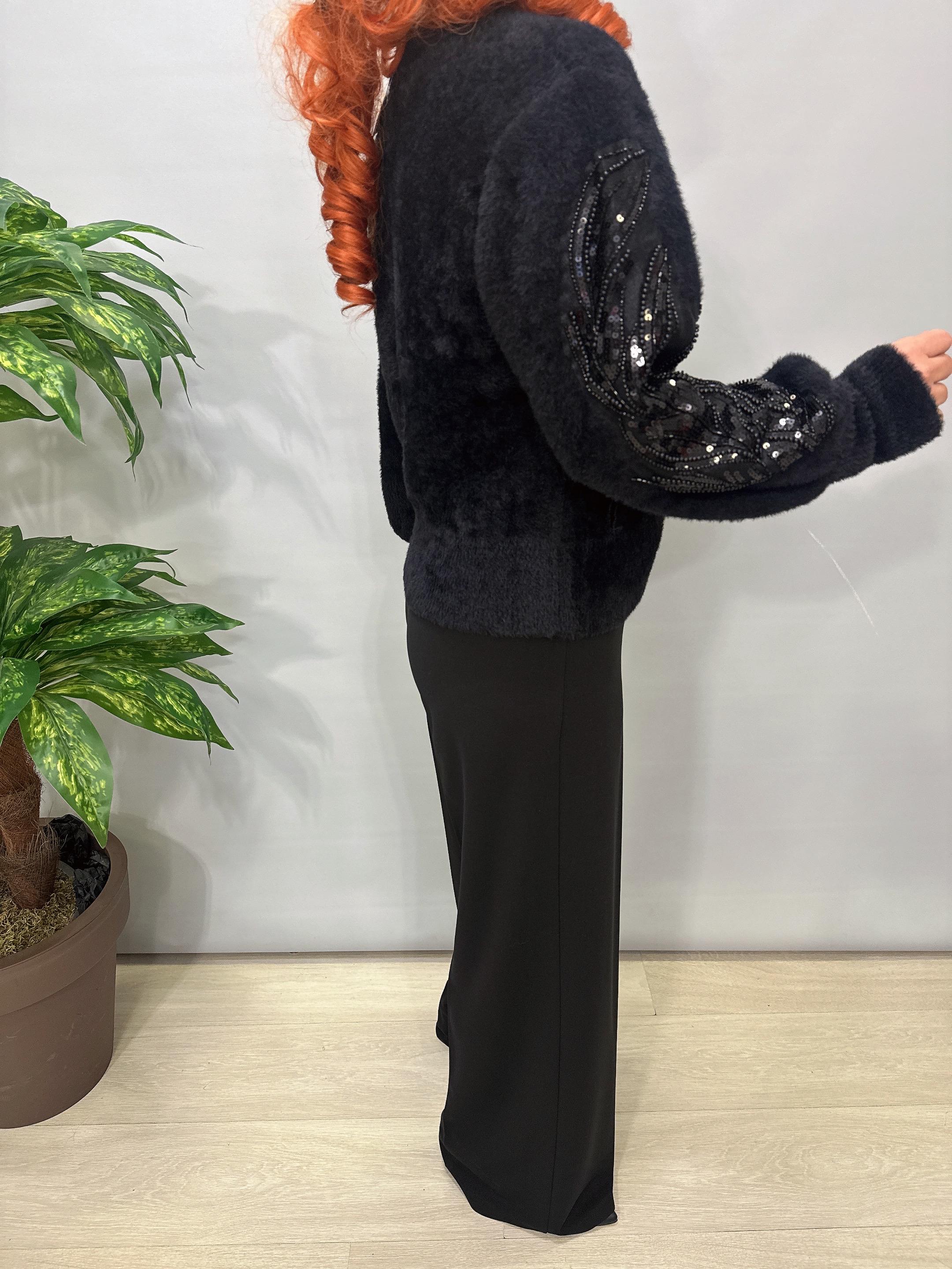 1509 Kollarda Taş ve Payet Detaylı Triko Bluz Siyah