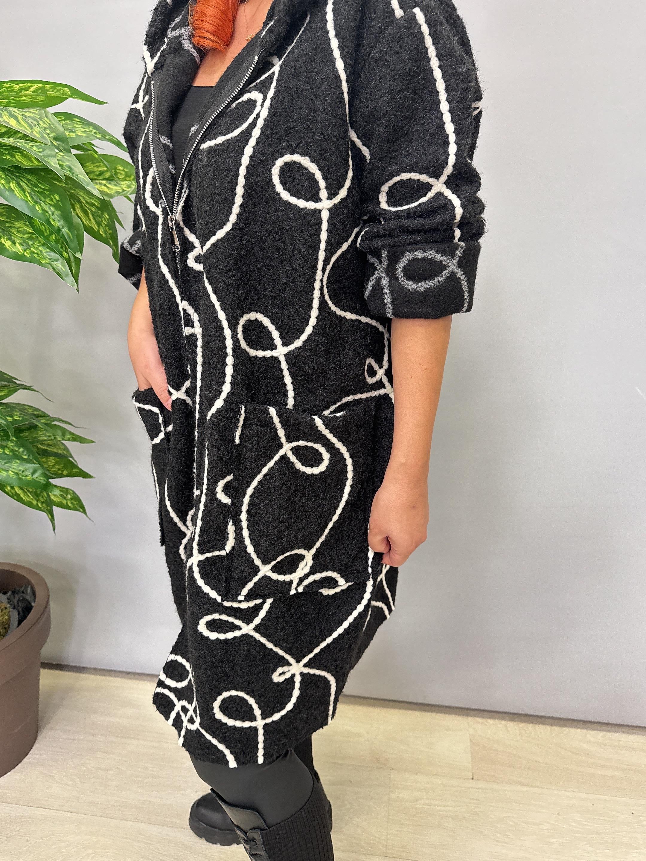 1751 Nakış Detay Kaban Sİyah