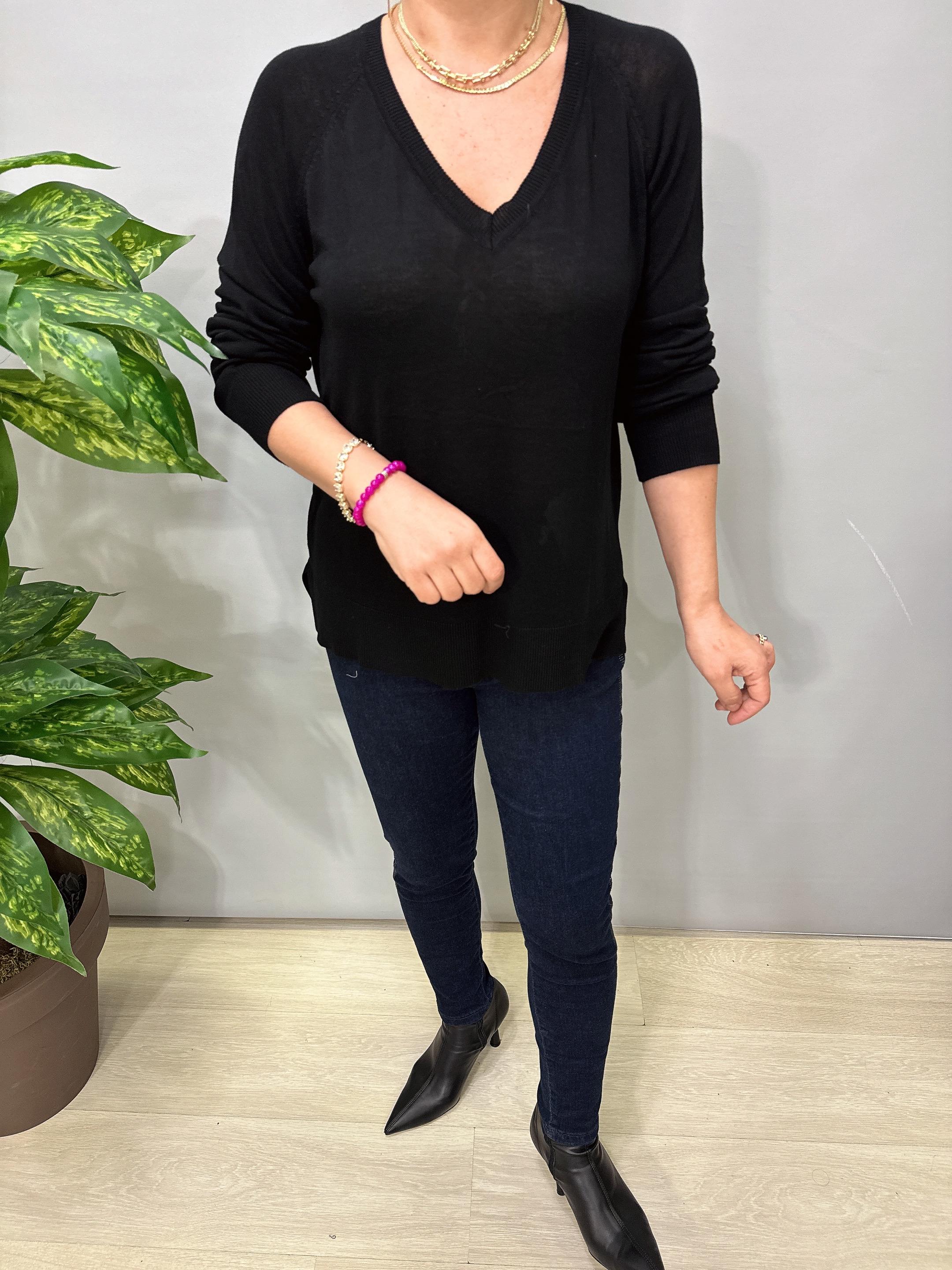 3111 İnce V Yaka Triko Siyah