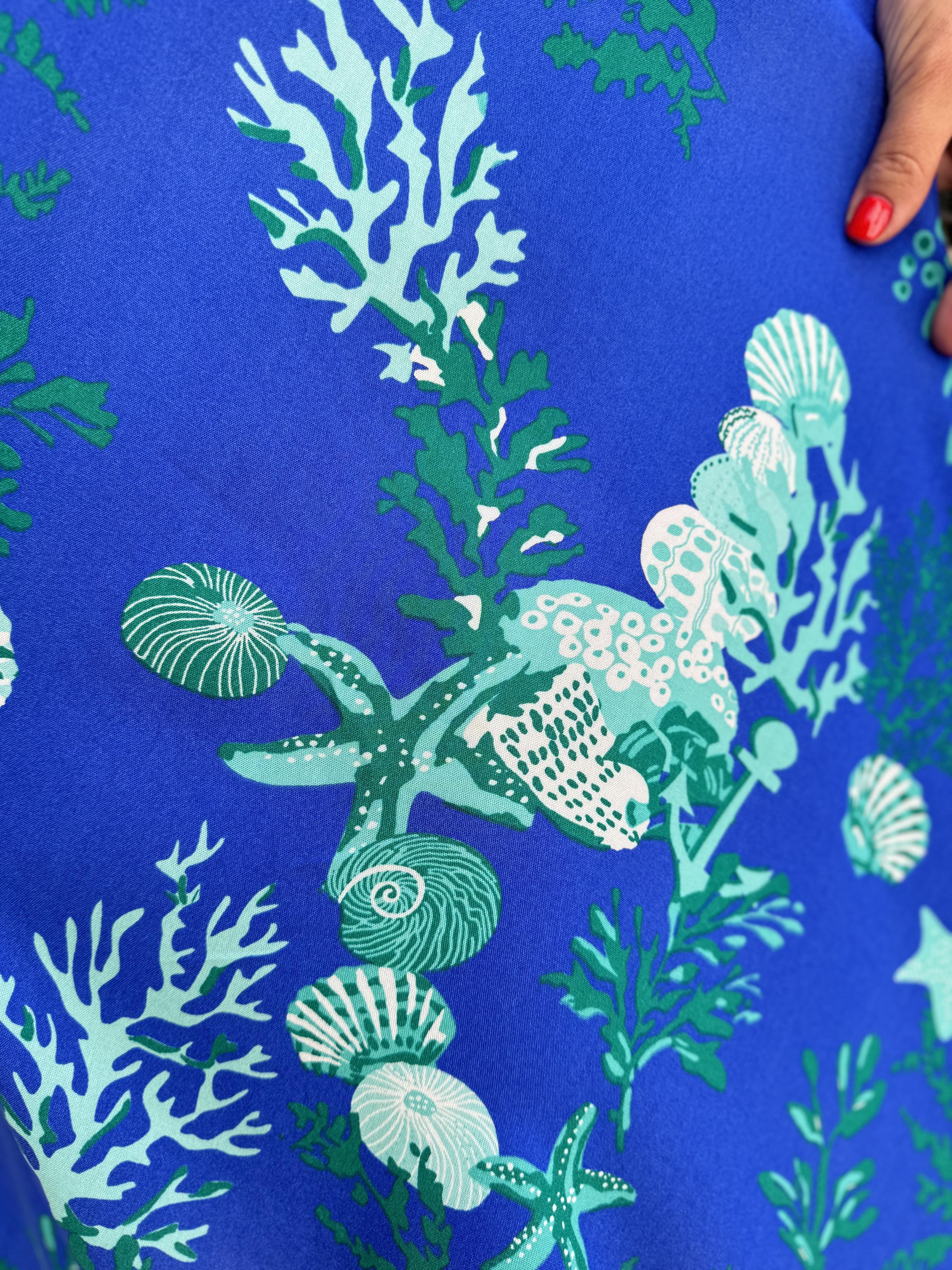 322 ÖN ARKA V YAKA ASİMETRİK VİSKON DESENLİ ELBİSE SAKS 36/48 BEDEN UYUMLUDUR boyum 1.64