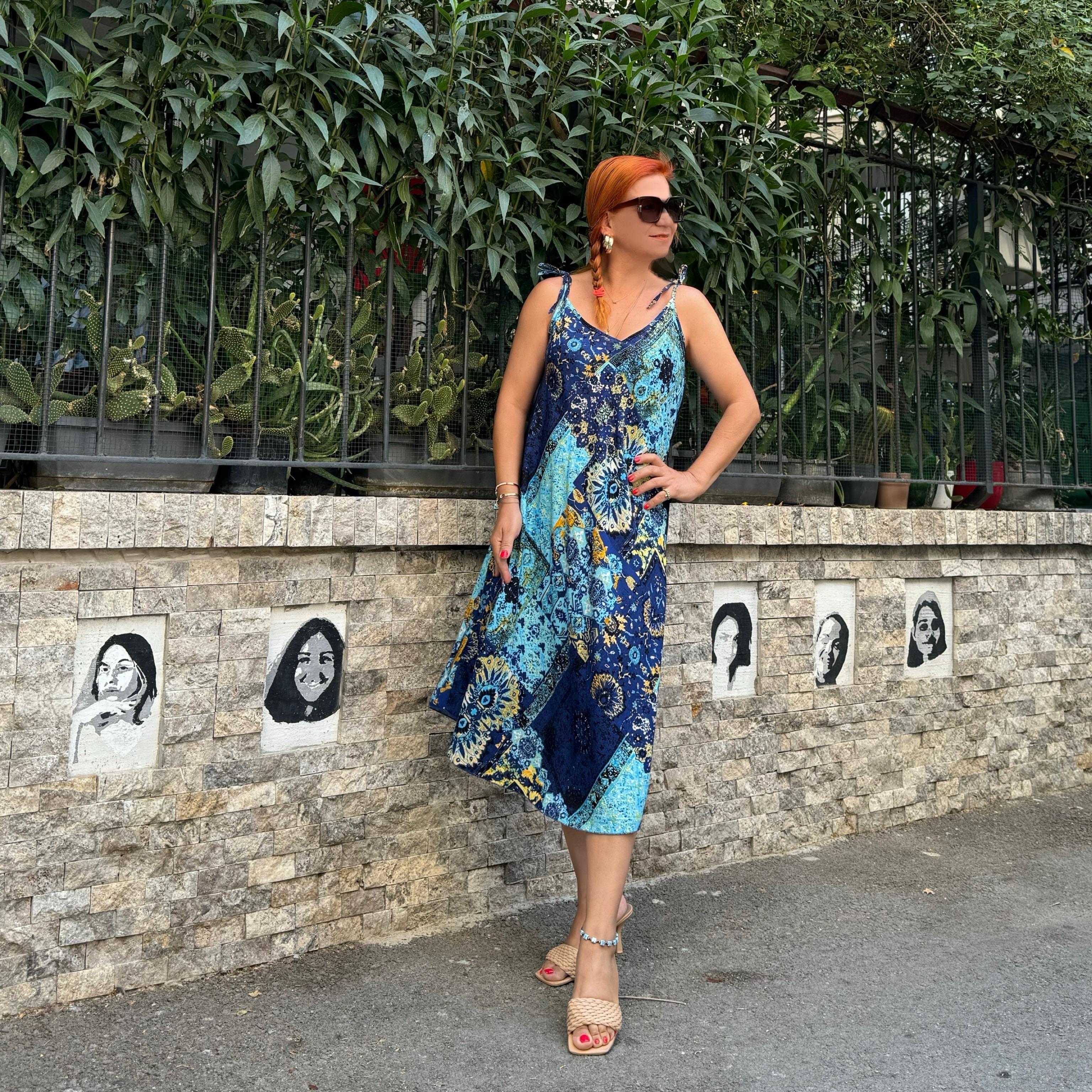 322 ÖN ARKA V YAKA ASİMETRİK VİSKON DESENLİ  ELBİSE MAVİ 36/48 BEDEN UYUMLUDUR boyum 1.64