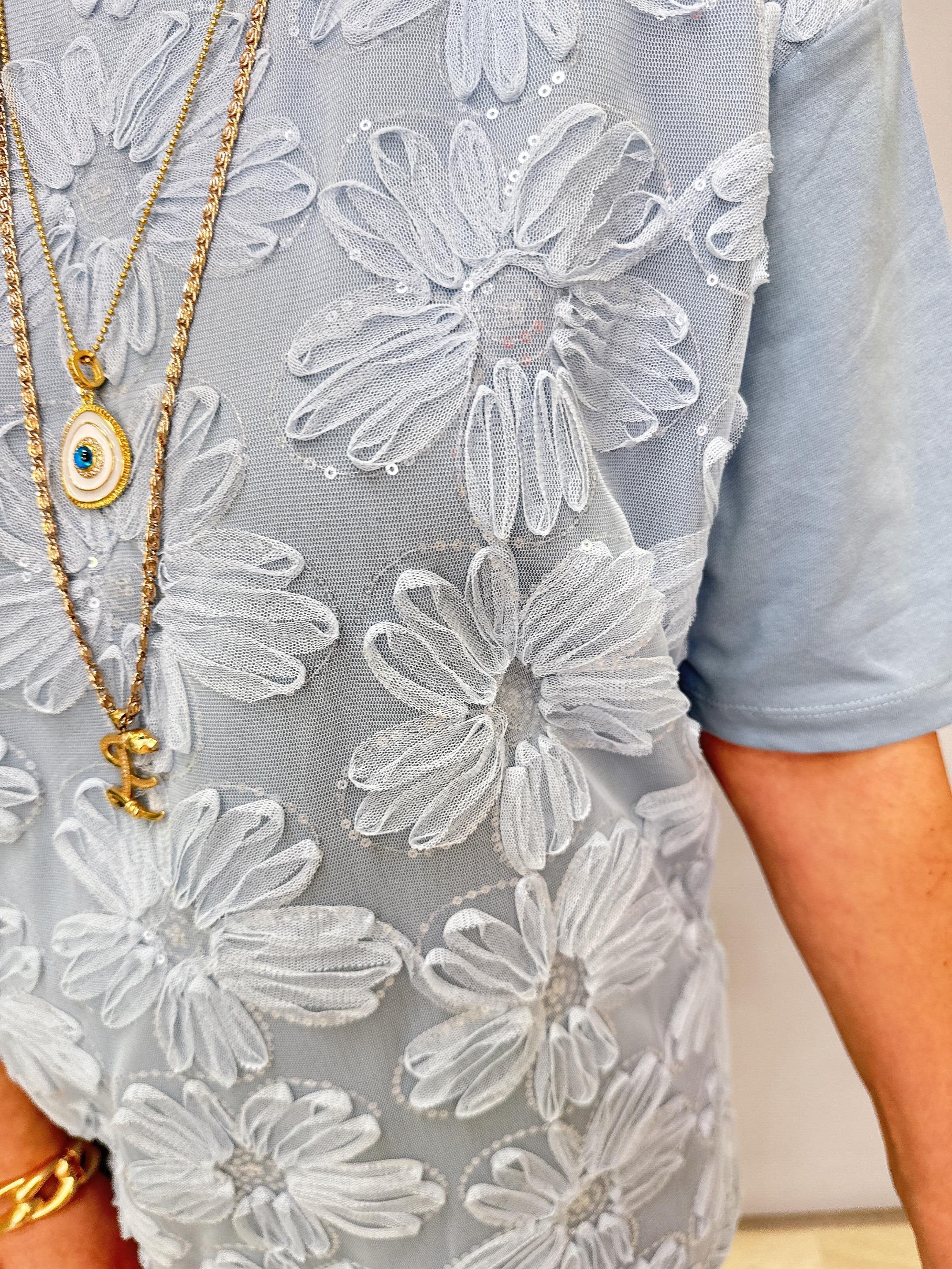 4415 TÜL ÇİÇEK DETAY BLUZ BEBE MAVİ (1 BEDEN KÜÇÜK ALINIZ)