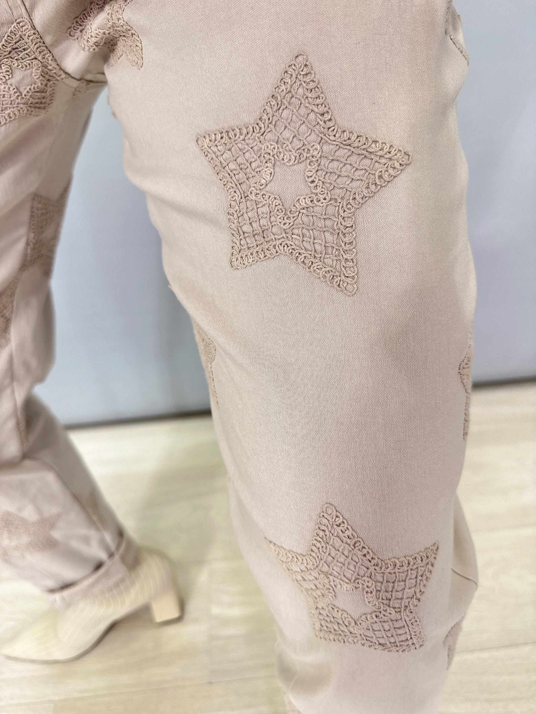 6025 Italyan Yıldız Nakış İşlemeli Pantolon Taş