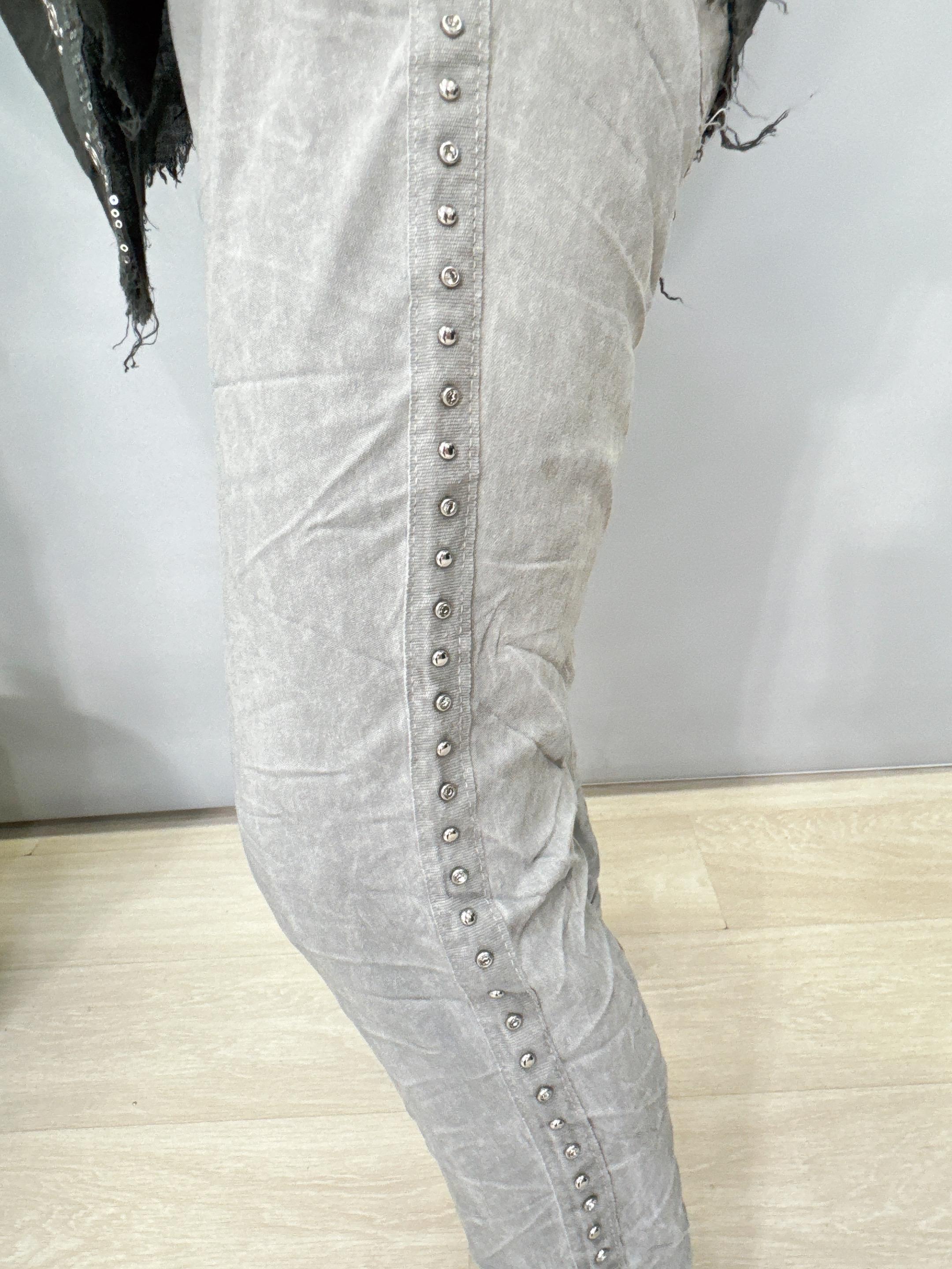 7010 Italyan Yanları Taş Detaylı Pantolon Gri