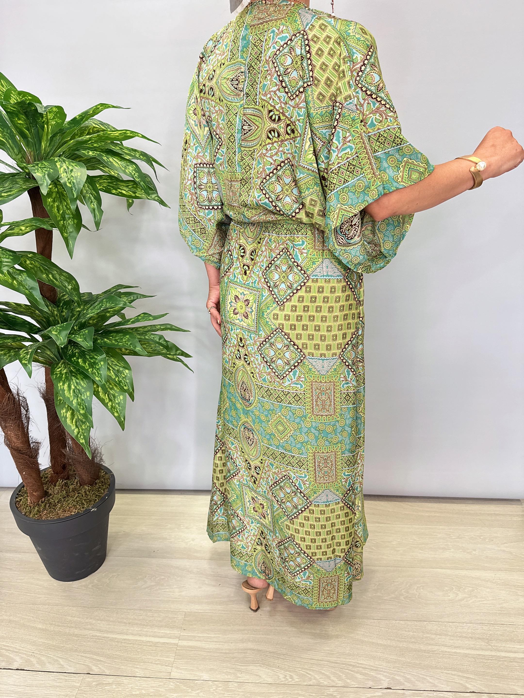 7820 Hint İpeği Elbise