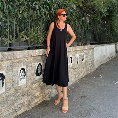 0038 LİKRALI VİSKON PENYE ETEK UCU LAZER KESİM ELBİSE SİYAH boyum 1,64