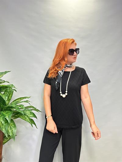 12737  BAKLAVA DESEN TRİKO BLUZ  SİYAH  42 BEDENE KADAR UYUMLUDUR 