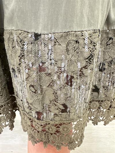 1350 Italyan Dantel Detay Elbise Haki