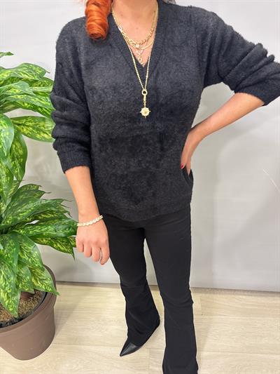 2126 V Yaka Sakal Triko Siyah