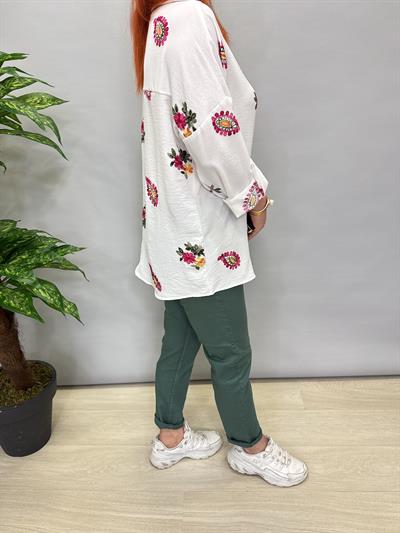 25028 (1 beden küçük alınız) NAKIŞLI  AEROBIN GÖMLEK BEYAZ