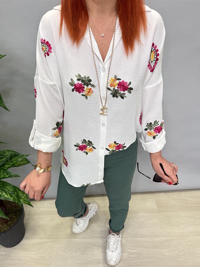 25028 (1 beden küçük alınız) NAKIŞLI  AEROBIN GÖMLEK BEYAZ