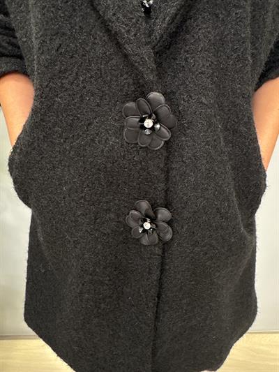 8851 Broş Detay Astarlı Kaban Siyah