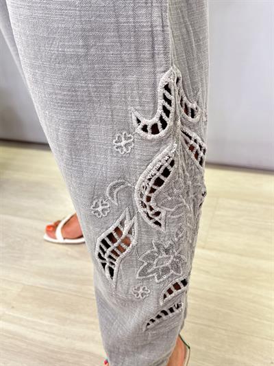 9088 Nakış Detay Pantolon Gri