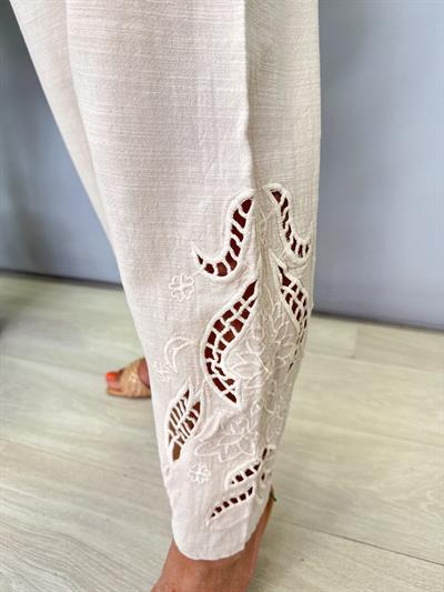 9088 Nakış Detay Pantolon Taş