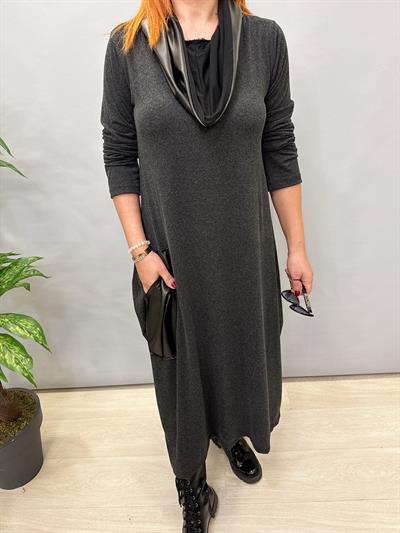 MNS 0606 DERİ DETAY ELBİSE FÜME ( DERİ YELEK HARİÇ)