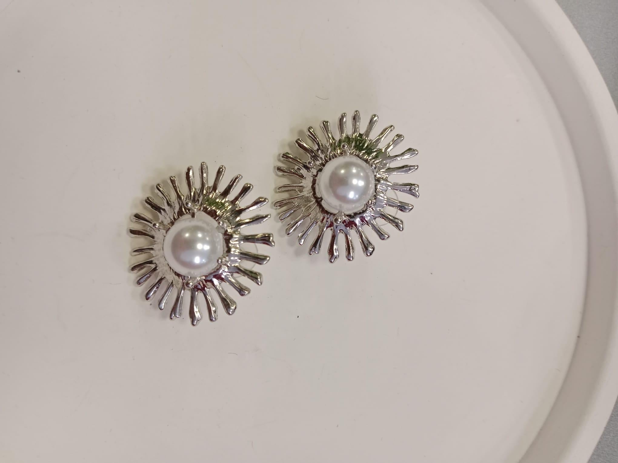 100 Taşlı Tasarım Küpe